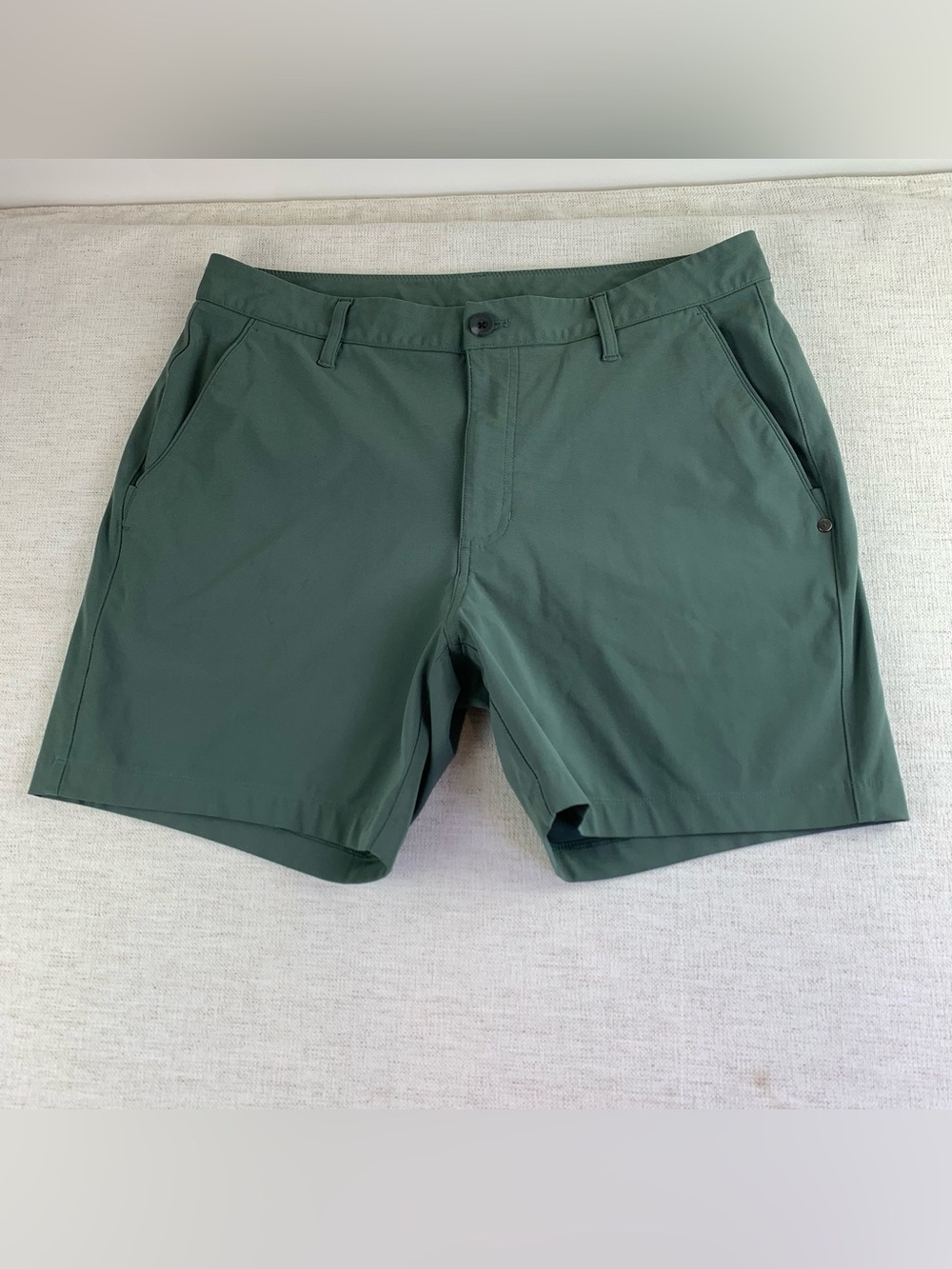 Vuori Meta™ Short 6 inch moisture wicking 4 way stretch Quick-Drying men's 33